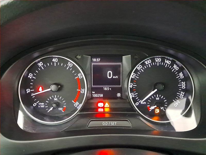 Škoda Rapid (2016) Ambition 1.2 TSI, Serv.kniha - fotka 11 z 16