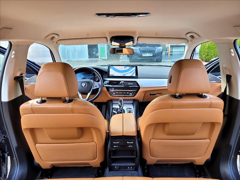 BMW Řada 5 2,0 HEV,LED,Navi,kůže,výhřev - fotka 42 z 49