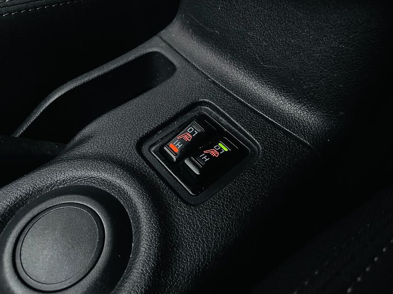 Mitsubishi Outlander 2.0i MANUÁL 1.MAJITEL SERVISKA - fotka 38 z 43