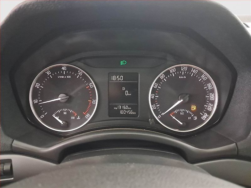Škoda Octavia (2012) 1.6, ČR,1.maj - fotka 11 z 15