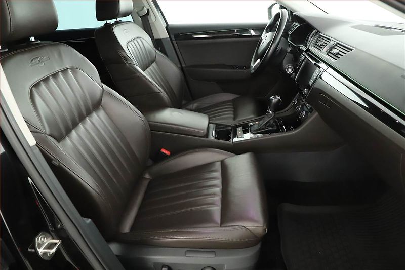 Škoda Superb (2015) Laurin&Klement 2.0 TDI - fotka 7 z 19