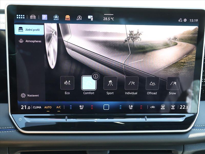 Volkswagen Tiguan 2,0 TDI 142kW DSG R-Line DPH - fotka 27 z 38