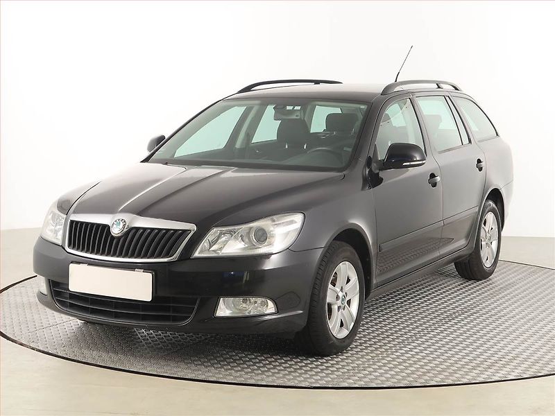 Škoda Octavia (2011) 1.6 TDI, Automat, Serv.kniha - fotka 2 z 17
