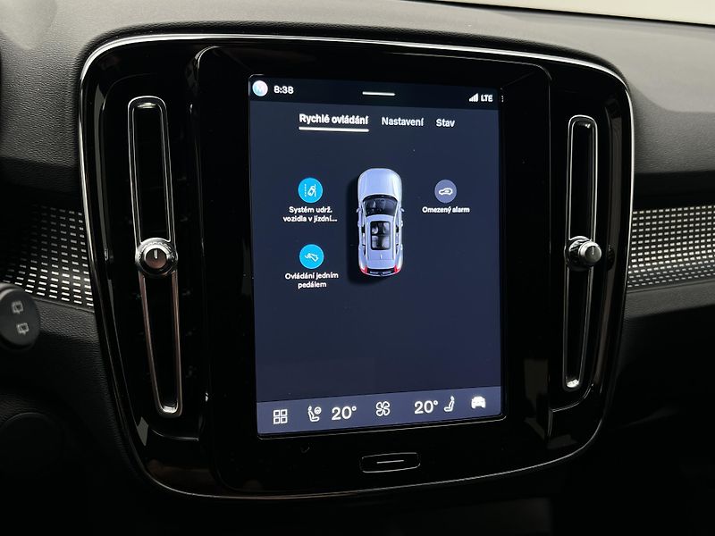 Volvo XC40 RECHARGE PLUS TWIN ENGINE AUT - fotka 32 z 43