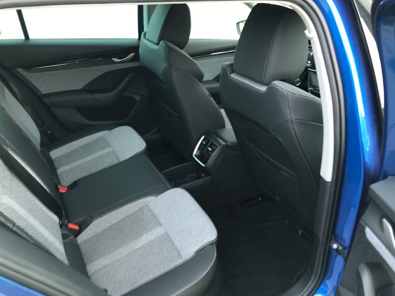 Škoda Octavia (2025) COMBI TOP SELECTION 2,0 TDI 11 - fotka 13 z 28