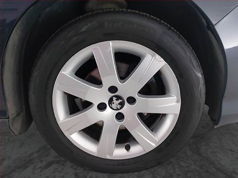 Peugeot 308 (2013) 1.6 e-HDi, 7 míst, ČR,1.maj - fotka 15 z 17