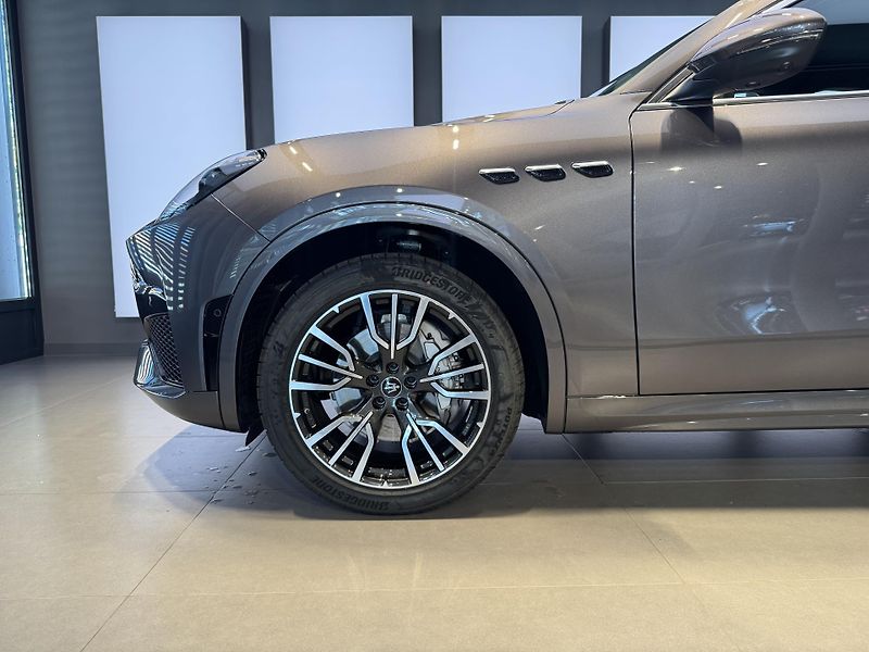 Maserati Grecale (2026) 300 HP *Ventilace*Matrix* - fotka 4 z 18
