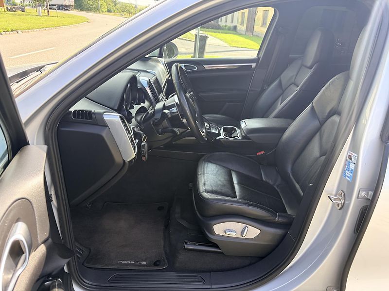 Porsche Cayenne DIESEL 3.0 V6 180KW - fotka 9 z 42