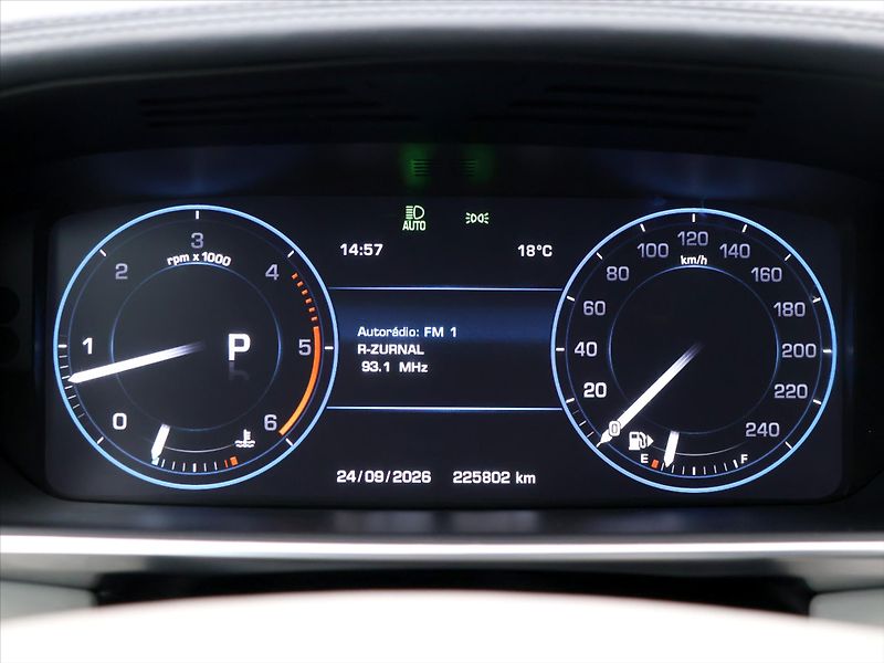 Land Rover Range Rover 4,4 TDV8 250kW Vogue 4x4 CZ DP - fotka 23 z 42