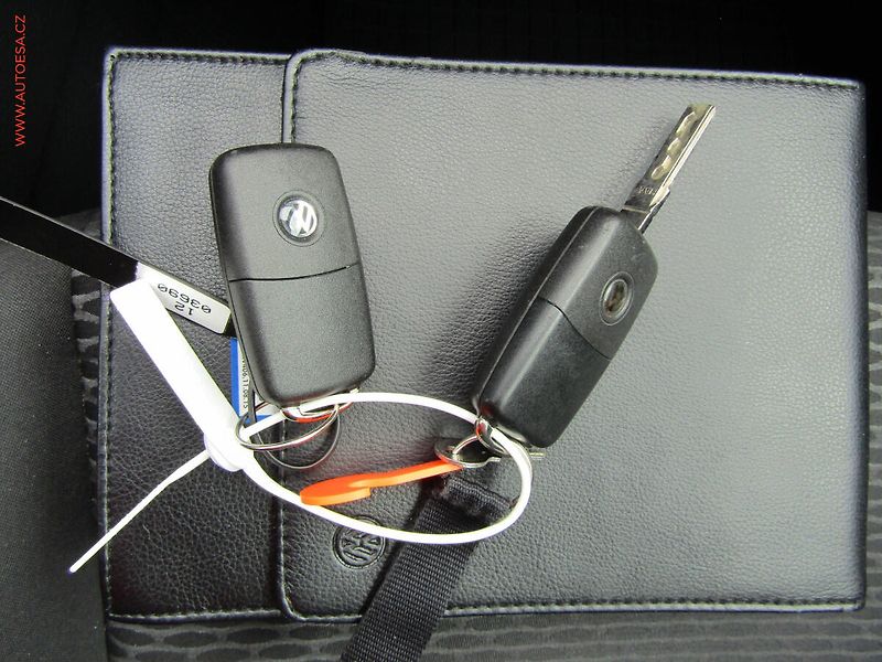Volkswagen Golf (2011) 1.4i, 2.maj,ČR, AC, STK1/28 - fotka 19 z 19