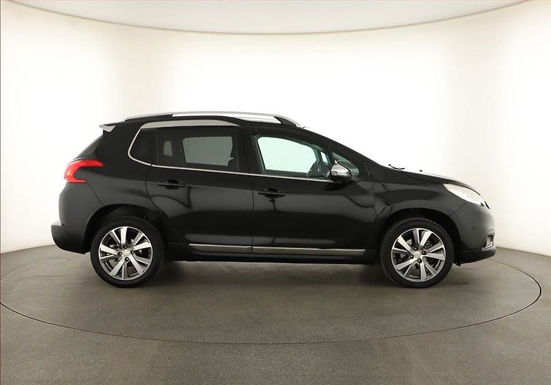 Peugeot 2008 (2015) 1.6 BlueHDi, Navi, Tempomat - fotka 6 z 17