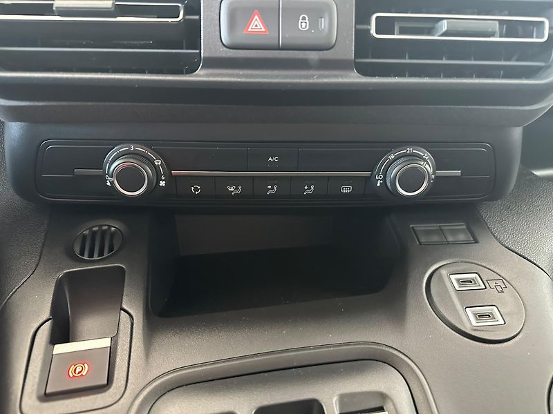 Peugeot Rifter (2026) LONG ALLURE BlueHDi 130 EAT8 - fotka 14 z 19