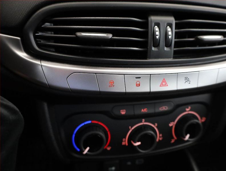 Fiat Tipo (2018) 1.4 16V, Serv.kniha, Tempomat - fotka 12 z 19