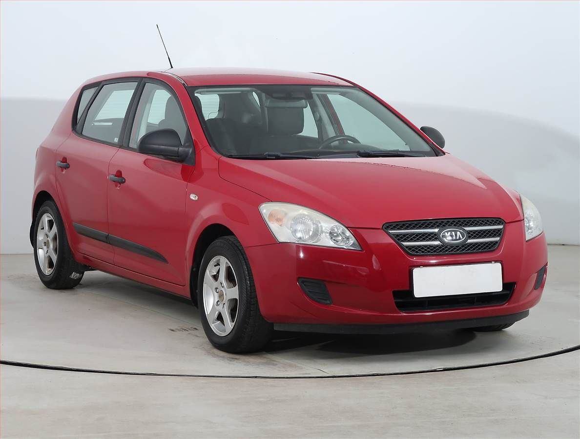 Kia Ceed 1.4 CVVT, po STK, udržované