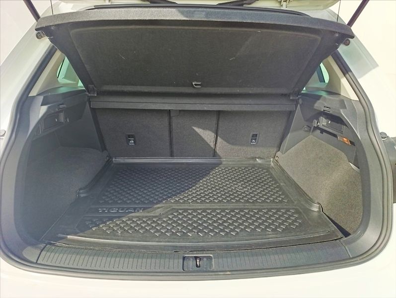 Volkswagen Tiguan 2,0 TDi R-Line DSG 4x4 Navi ČR - fotka 9 z 33