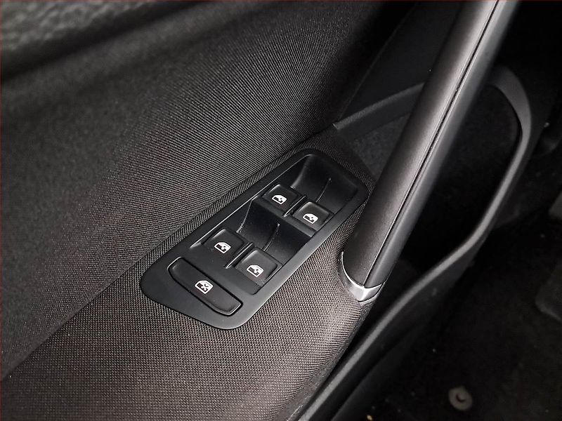 Volkswagen Golf (2020) Marathon Edition 1.0 TSI, ČR - fotka 18 z 18