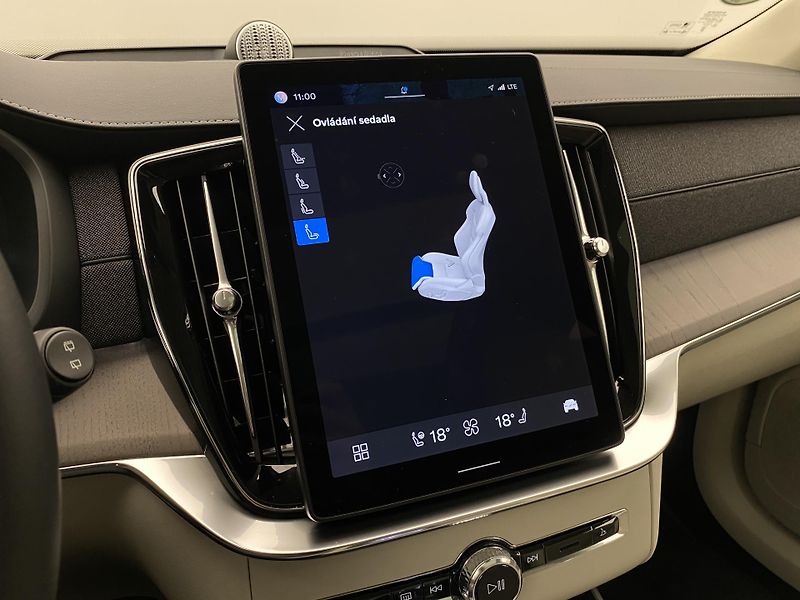 Volvo XC90 T8 AWD RECHARGE ULTRA BRIGHT - fotka 70 z 72