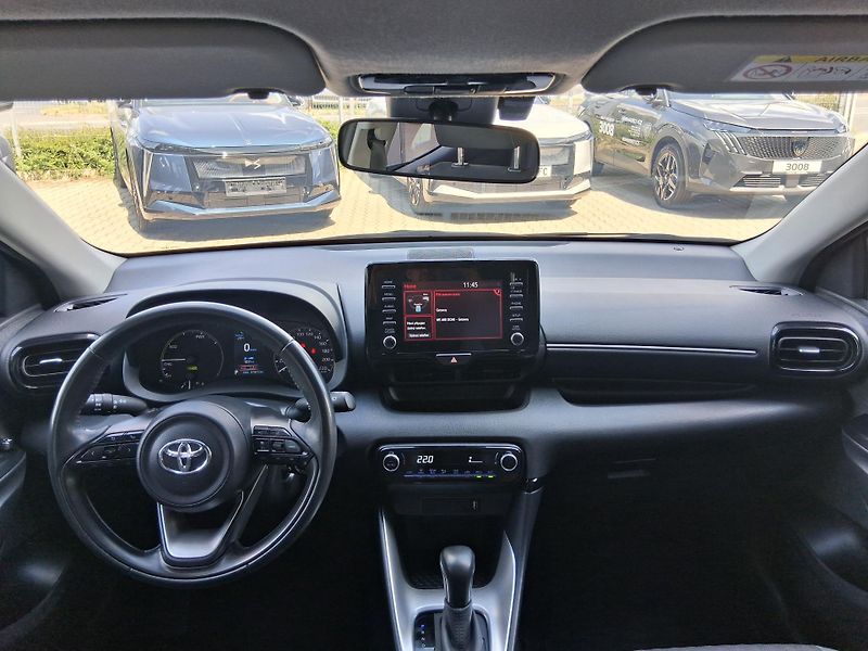 Toyota Yaris COMFORT STYLE 1.5 Hyb. 85 kW - fotka 2 z 27