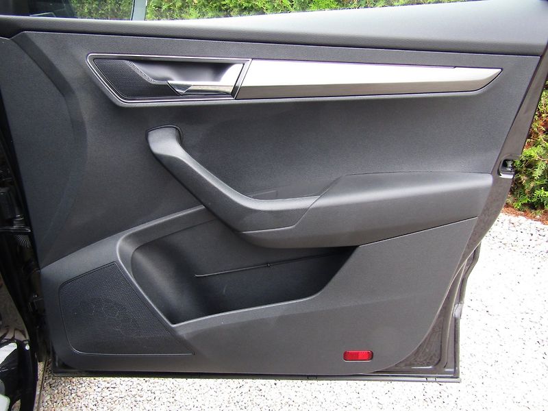 Škoda Karoq (2019) 1.0 TSI 85kW ACC + KAMERA - fotka 27 z 43