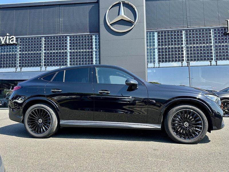 Mercedes-Benz GLC (2024) 200 4Matic Kupé AMG Line - fotka 2 z 27