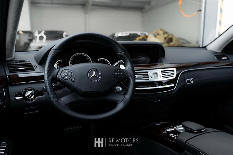 Mercedes-Benz Třídy S (2013) AMG S 63 5.5 V8 Biturbo - fotka 22 z 56