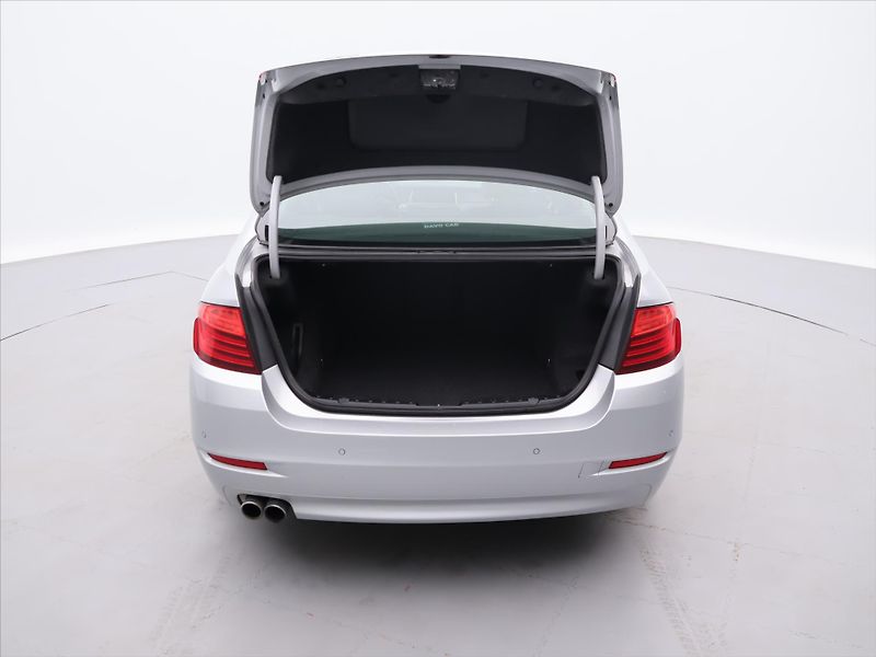 BMW Řada 5 2,0 d 160kW xDrive Aut. CZ - fotka 9 z 38