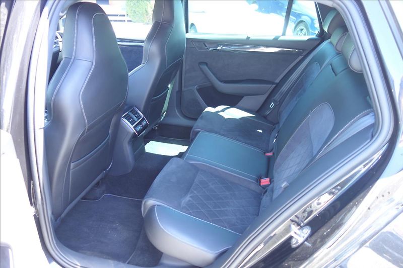 Škoda Superb 2,0 TDi,SERV.KN.,SPORTLINE,DSG - fotka 16 z 49