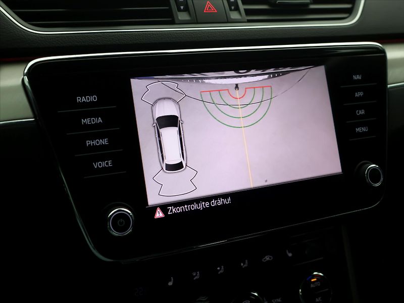 Škoda Superb 2,0 TDI 110kW Style DSG LED CZ - fotka 25 z 38