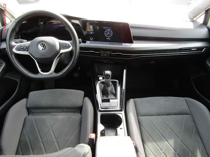 Volkswagen Golf (2022) 1.5TSi, 1.maj,ČR, LED, navi - fotka 8 z 17