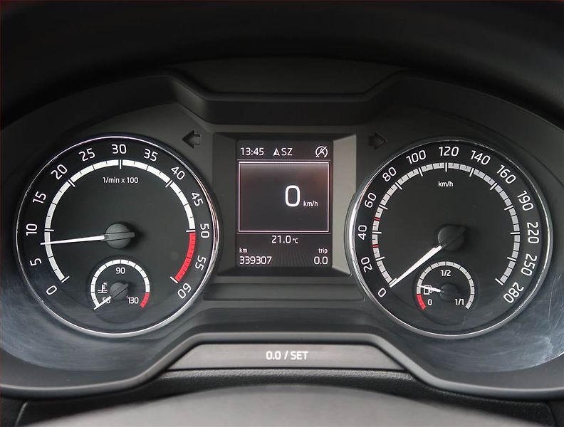 Škoda Octavia (2013) RS 2.0 TDI, Serv.kniha, Xenony - fotka 11 z 20