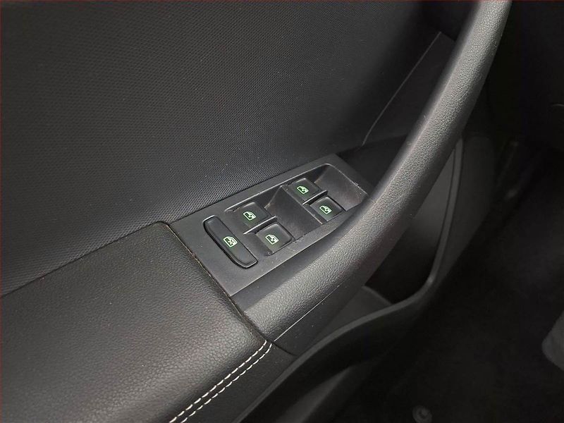 Škoda Rapid (2018) 1.0 TSI, Park. senzory - fotka 17 z 17