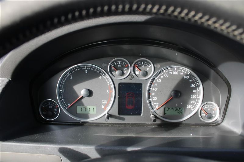 Volkswagen Sharan 1,9 TDi  TAŽNÉ,XENONY,7-MÍST - fotka 28 z 31