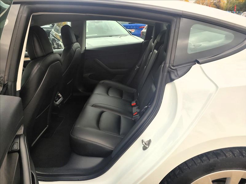Tesla Model 3 AWD,LR,366kw,DUAL,SOH 89% - fotka 14 z 50