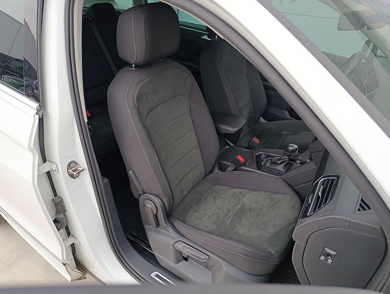 Volkswagen Tiguan 2.0TDI DSG 4M HIGHLINE ČR - fotka 20 z 35