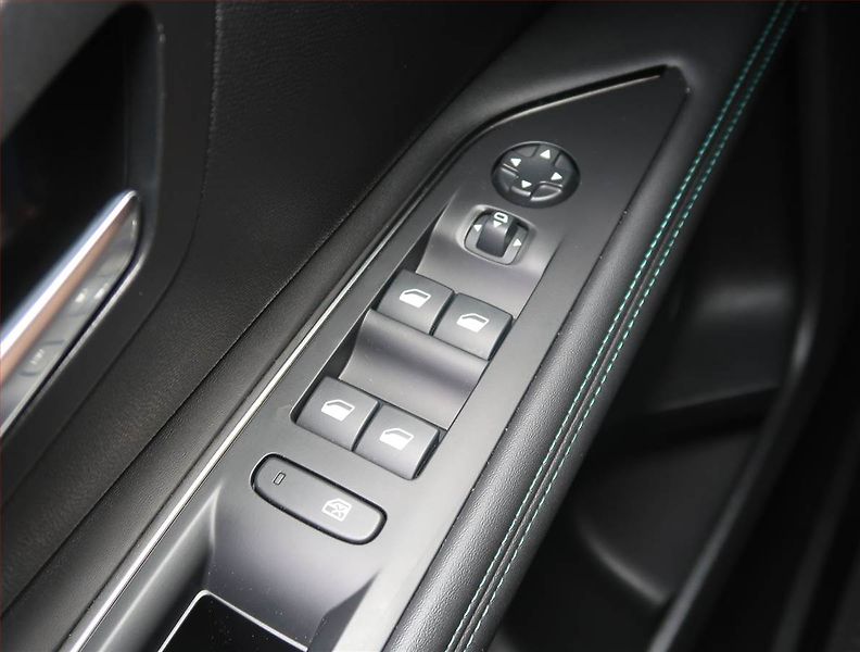 Peugeot 3008 (2022) 1.2 PureTech - fotka 15 z 17