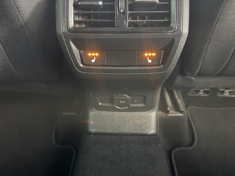 Škoda Karoq (2024) 2,0TDi DSG 4x4 LED TAŽNÉ NAVI - fotka 23 z 37