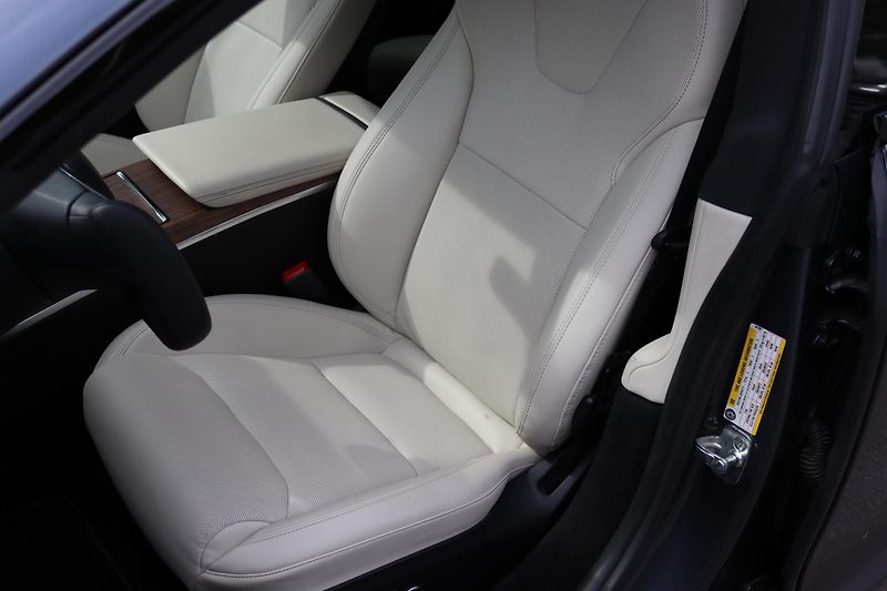 Tesla Model S LONG RANGE AWD 493kW - fotka 22 z 50