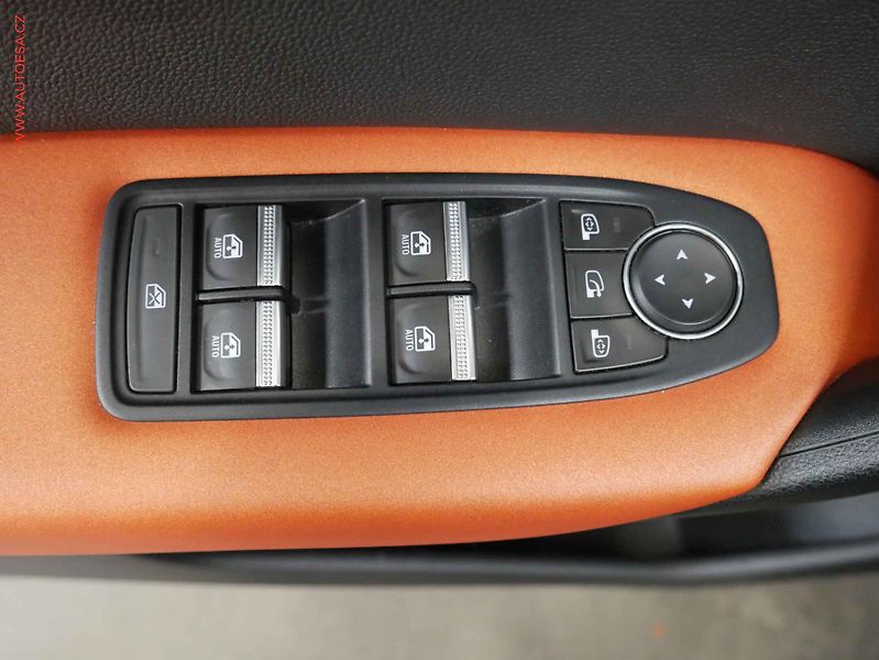 Renault Captur (2020) 1.5 dCi, 1.maj,ČR, AT, navi - fotka 21 z 23