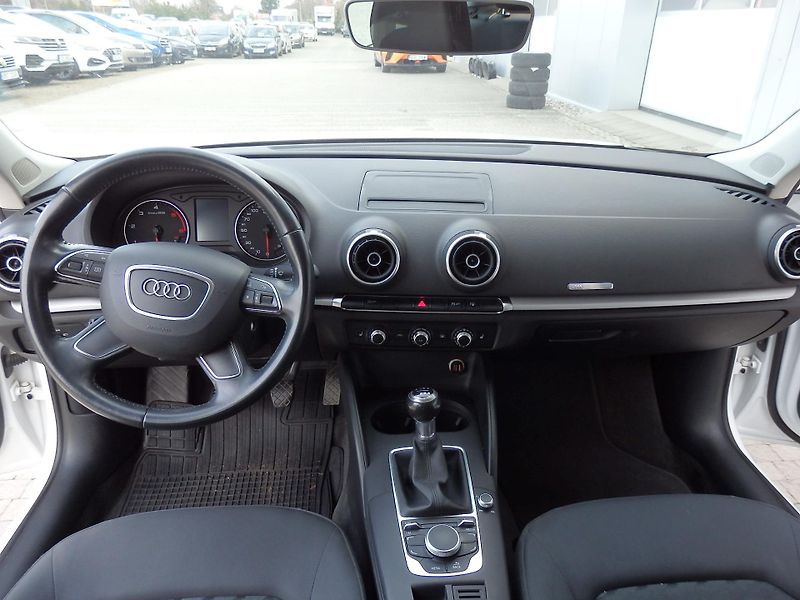 Audi A3 SPORTBACK 1.6 TDI KLIMA - fotka 11 z 17