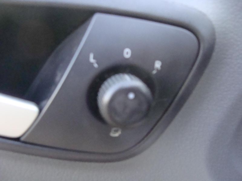 Seat Ibiza 1.2 HTP,51 kW,klima,nová STK - fotka 16 z 35
