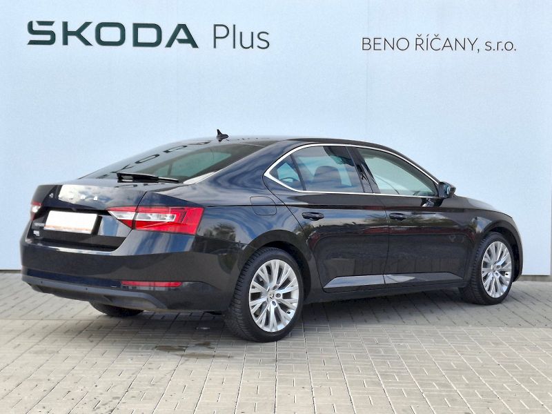 Škoda Superb (2021) Style Plus DSG 2,0TDi 110kW - fotka 2 z 35