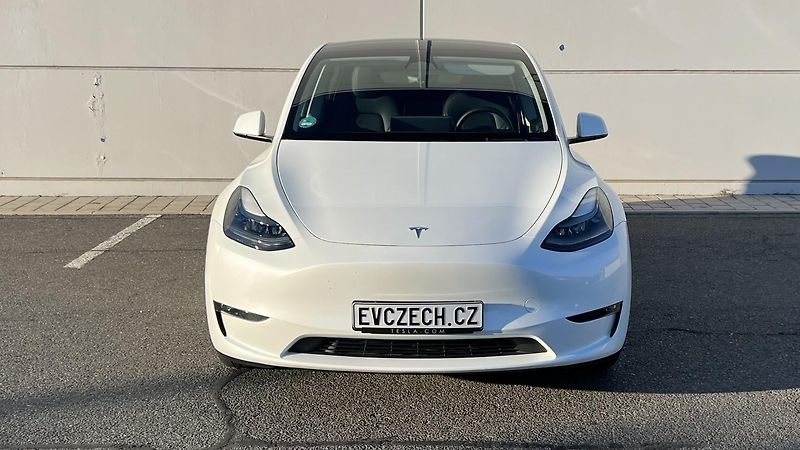 Tesla Model Y Long Range AWD 94% SOH Záruka - fotka 9 z 22