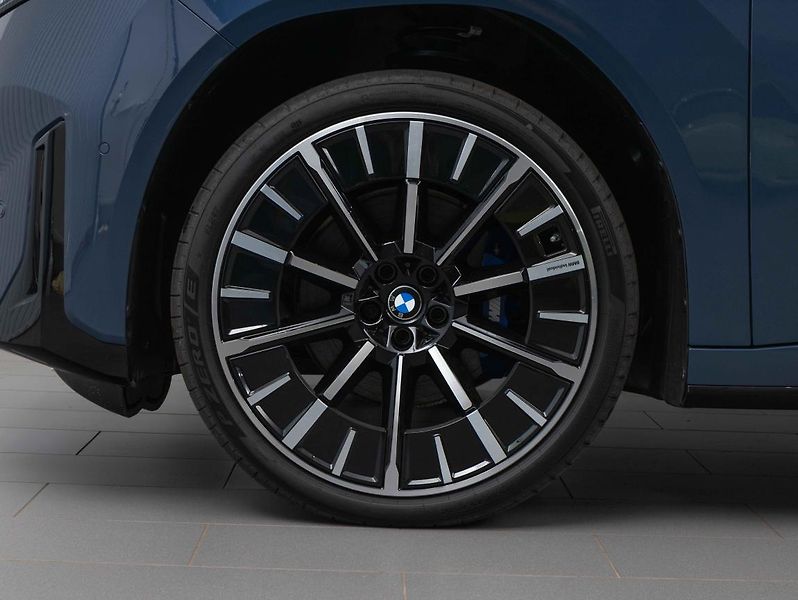BMW iX3 50 xDrive - fotka 4 z 8