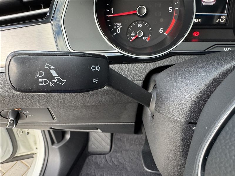 Volkswagen Passat 2,0 TDI HIGHLINE DPH 1.maj ČR - fotka 28 z 50