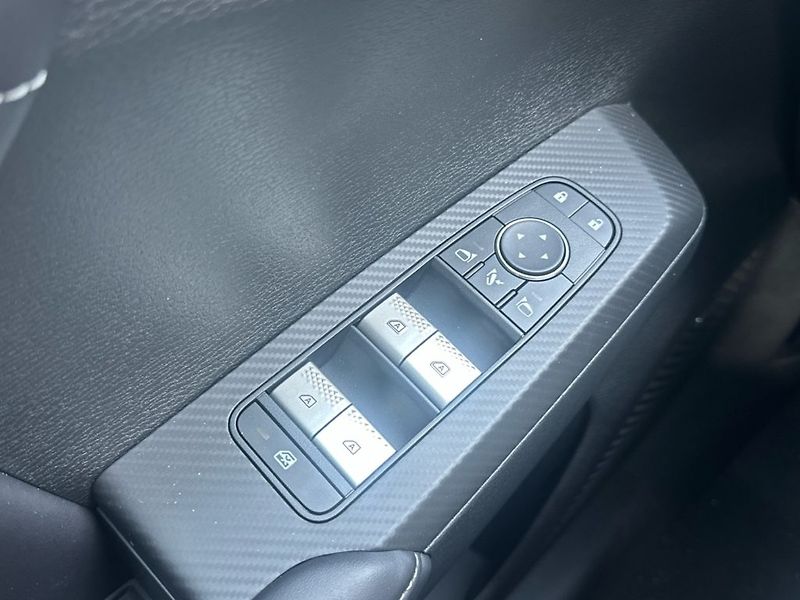 Mitsubishi Outlander (2026) INTENSE+ 4×4 | 225 kW | MY25 - fotka 19 z 27