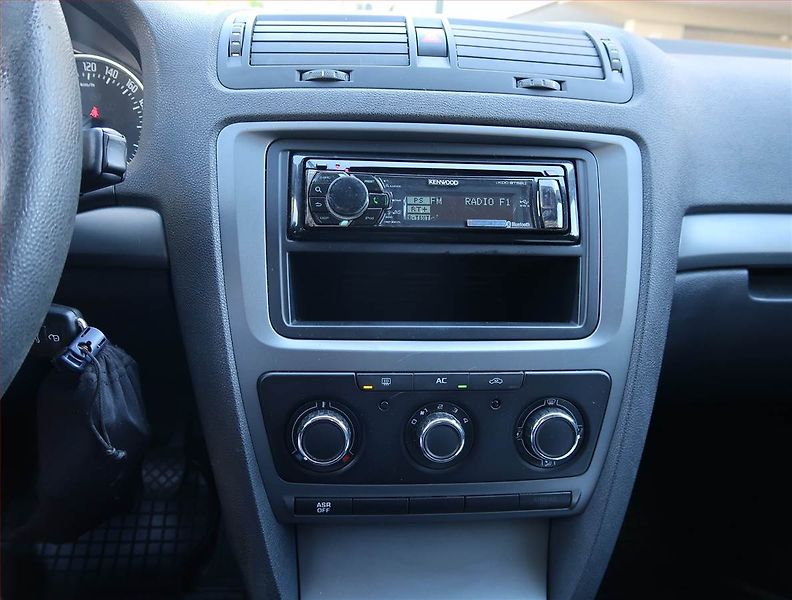 Škoda Octavia (2012) 1.2 TSI, ČR,1.maj - fotka 12 z 17