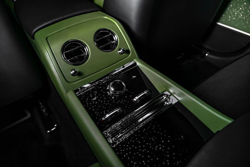 Rolls-Royce Spectre - fotka 25 z 29