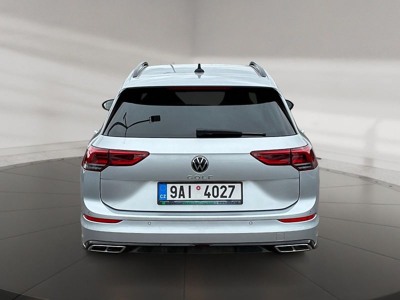 Volkswagen Golf (2022) R-LINE 1.5TSI 110kW CZ DPH - fotka 5 z 11