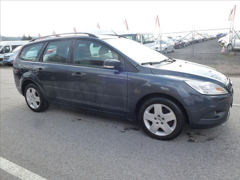 Ford Focus 1,6 16V  Elegance - fotka 10 z 48