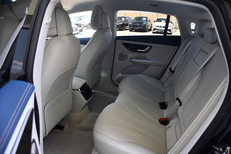 Mercedes-Benz EQE 350 4MATIC 4L-ZÁRUKA  - fotka 19 z 58